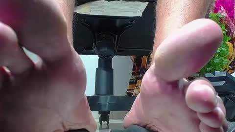 only foot                         worshipers here online show from January 2025 01:36:02 AM
