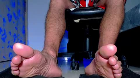 only foot                         worshipers here online show from September 2025 08:03:01 PM