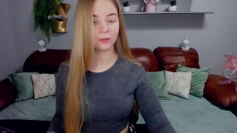 SirenaBloom online show from March 2026 04:40:01 AM