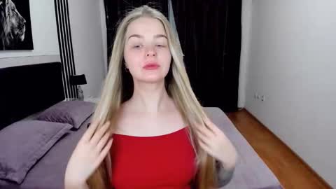 SirenaBloom online show from April 2026 09:43:01 AM