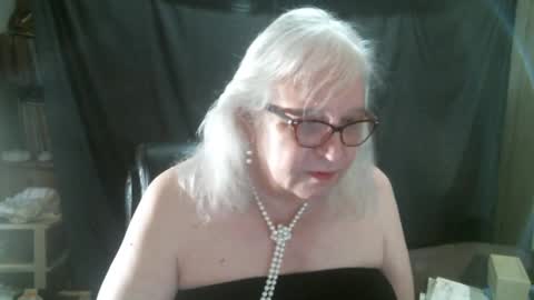 Sissy Diane online show from December 2025 02:00:02 PM