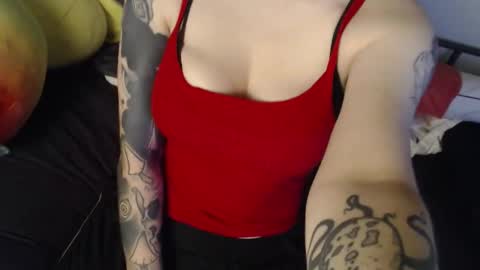 Snapshot of sk8t3rgurl chatting on October 2025 01:09:02 AM sk8t3rgurl online show from October 2025 01:09:02 AM