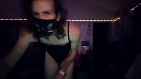 Snapshot of skankhuntrix chatting on June 2026 04:22:02 AM SkankHUNTRx online show from June 2026 04:22:02 AM
