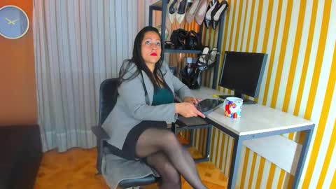 skarlettbarnes online show from November 2025 11:43:01 AM