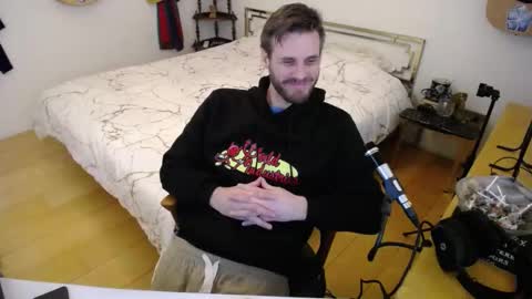 Snapshot of skatejocke chatting on December 2025 11:30:02 AM skatejocke online show from December 2025 11:30:02 AM