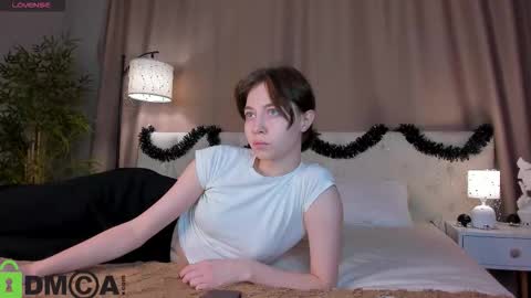 Snapshot of skelerata chatting on December 2025 01:00:01 AM Emily online show from December 2025 01:00:01 AM