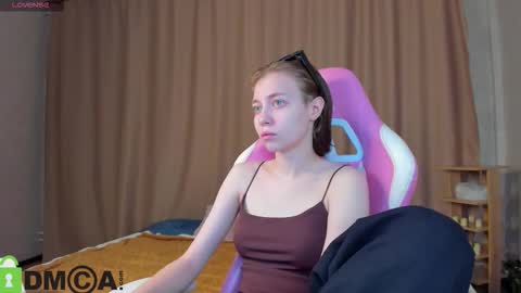 Snapshot of skelerata chatting on December 2025 01:12:02 AM Emily online show from December 2025 01:12:02 AM