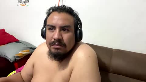 Snapshot of skinhell chatting on December 2024 05:31:01 AM Elias online show from December 2024 05:31:01 AM