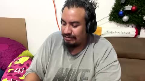 Snapshot of skinhell chatting on January 2025 05:18:02 AM Elias online show from January 2025 05:18:02 AM