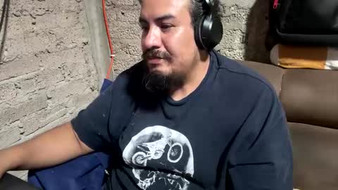 Snapshot of skinhell chatting on October 2025 04:26:01 AM Elias online show from October 2025 04:26:01 AM