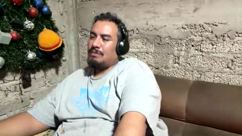 Snapshot of skinhell chatting on June 2026 03:55:02 AM Elias online show from June 2026 03:55:02 AM