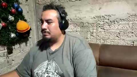 Snapshot of skinhell chatting on July 2026 04:25:01 AM Elias online show from July 2026 04:25:01 AM