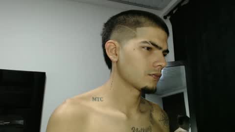 Snapshot of skinny_badboy chatting on December 2024 03:04:02 AM E R O S online show from December 2024 03:04:02 AM