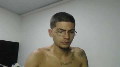 Snapshot of skinny_badboy chatting on February 2026 03:11:01 AM E R O S online show from February 2026 03:11:01 AM