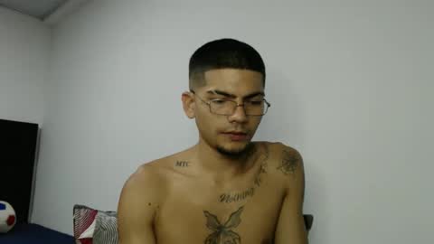 Snapshot of skinny_badboy chatting on February 2026 03:22:02 AM E R O S online show from February 2026 03:22:02 AM