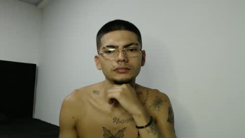 Snapshot of skinny_badboy chatting on February 2026 05:25:01 AM E R O S online show from February 2026 05:25:01 AM