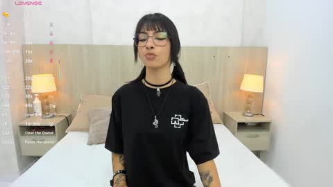 Snapshot of skinny_emily chatting on September 2025 07:47:01 PM Emily Rojas online show from September 2025 07:47:01 PM