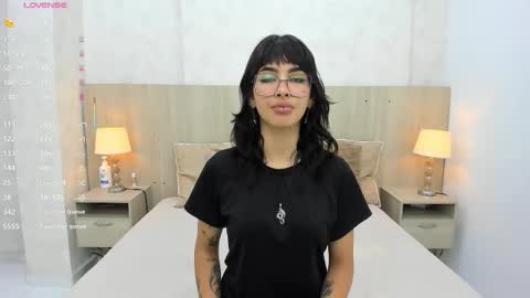 Snapshot of skinny_emily chatting on September 2025 07:27:02 PM Emily Rojas online show from September 2025 07:27:02 PM