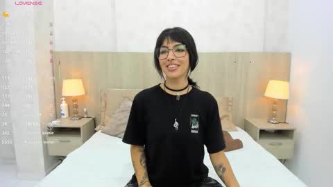 Snapshot of skinny_emily chatting on September 2025 07:30:01 PM Emily Rojas online show from September 2025 07:30:01 PM