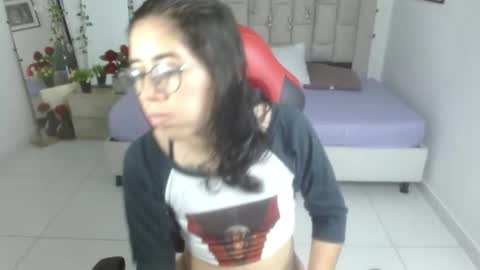 Raelle online show from May 2026 07:04:01 PM