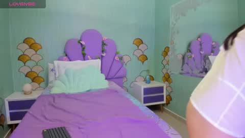 Snapshot of skinny_linda chatting on January 2025 10:11:01 AM online show from January 2025 10:11:01 AM