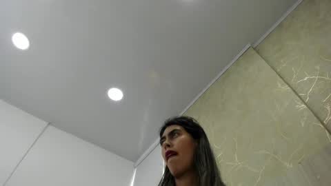 Snapshot of skinny_noa chatting on February 2025 05:33:01 PM Noa online show from February 2025 05:33:01 PM