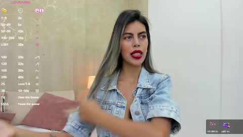 Snapshot of skinny_noa chatting on February 2025 11:23:02 AM Noa online show from February 2025 11:23:02 AM