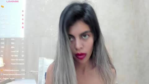 Snapshot of skinny_noa chatting on March 2025 05:24:02 PM Noa online show from March 2025 05:24:02 PM