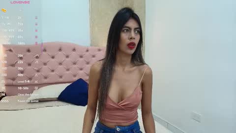 Snapshot of skinny_noa chatting on December 2025 11:26:02 AM Noa online show from December 2025 11:26:02 AM