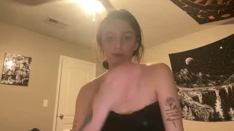 Snapshot of skinnyangel21 chatting on March 2026 03:12:02 AM skinnyangel21 online show from March 2026 03:12:02 AM