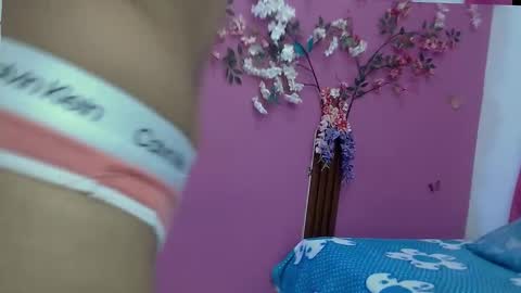 Snapshot of skinnybarbie022 chatting on October 2025 01:27:02 AM barbi online show from October 2025 01:27:02 AM