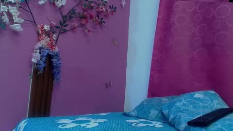 Snapshot of skinnybarbie022 chatting on October 2025 01:17:02 AM barbi online show from October 2025 01:17:02 AM