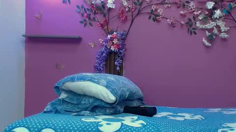 Snapshot of skinnybarbie022 chatting on November 2025 01:22:01 AM barbi online show from November 2025 01:22:01 AM