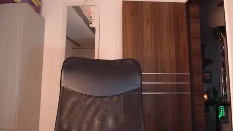 jesica online show from November 2025 07:09:02 AM