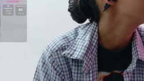 Snapshot of skinnyneighbour_ chatting on December 2025 03:01:02 AM Karla online show from December 2025 03:01:02 AM