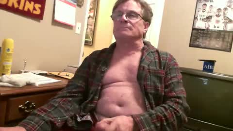 Snapshot of skn1960e chatting on December 2024 04:31:01 AM skn1960e online show from December 2024 04:31:01 AM