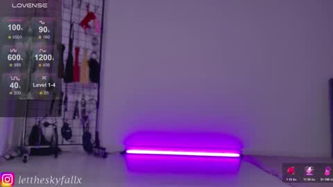 Eliza online show from November 2025 01:25:02 AM