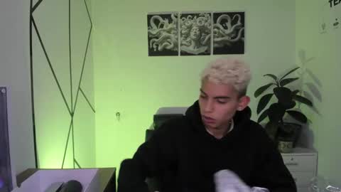 Daniel online show from December 2025 02:39:01 AM