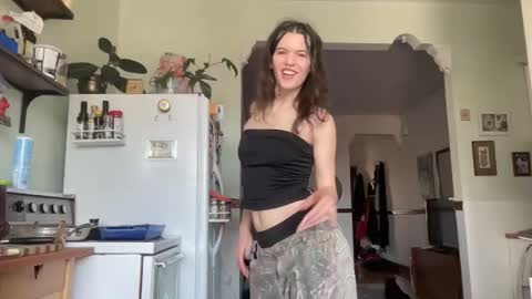 Snapshot of sky_lounge chatting on April 2026 04:43:02 PM sky lounge online show from April 2026 04:43:02 PM
