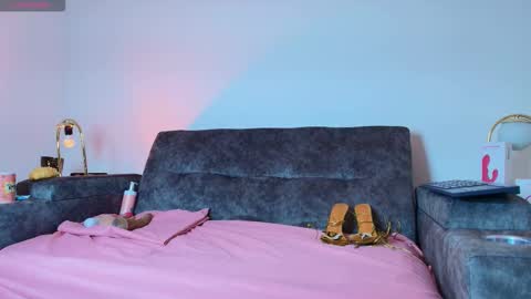 skye moore online show from September 2025 01:00:01 PM