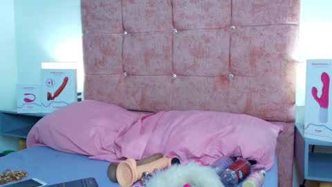 skye moore online show from October 2025 11:43:01 AM