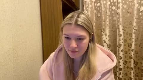 Snapshot of skyedavis chatting on December 2025 07:20:02 PM skyedavis online show from December 2025 07:20:02 PM