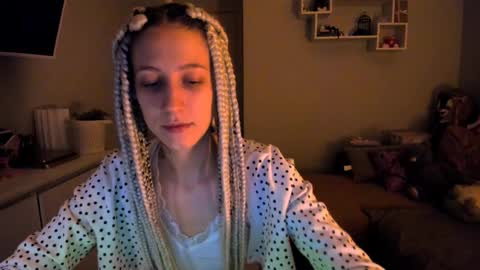    online show from October 2025 09:35:02 PM