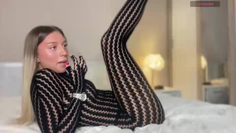 Snapshot of skyffi chatting on November 2025 04:18:02 PM GARRY AND SOPHIA online show from November 2025 04:18:02 PM