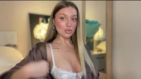 Snapshot of skyffi chatting on December 2025 08:50:02 PM GARRY AND SOPHIA online show from December 2025 08:50:02 PM