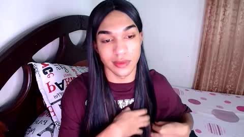 Snapshot of skylarg555 chatting on October 2025 03:18:02 AM skyla online show from October 2025 03:18:02 AM