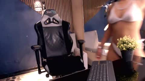 skylerbloom online show from September 2025 04:35:01 AM