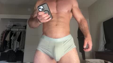 Snapshot of skylerflexes chatting on May 2026 12:05:01 AM Skyler Flexes online show from May 2026 12:05:01 AM