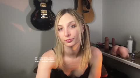 Snapshot of skylerluvsuuu chatting on January 2025 02:02:01 AM skylerluvsuuu online show from January 2025 02:02:01 AM