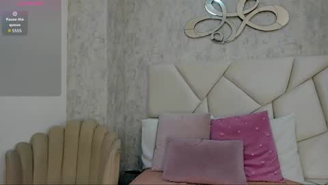 Skyler online show from November 2025 08:09:01 PM